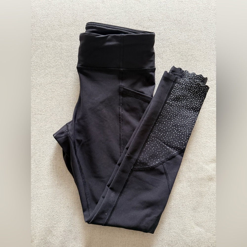 Lululemon 7/8 high compression leggings with reflective panels